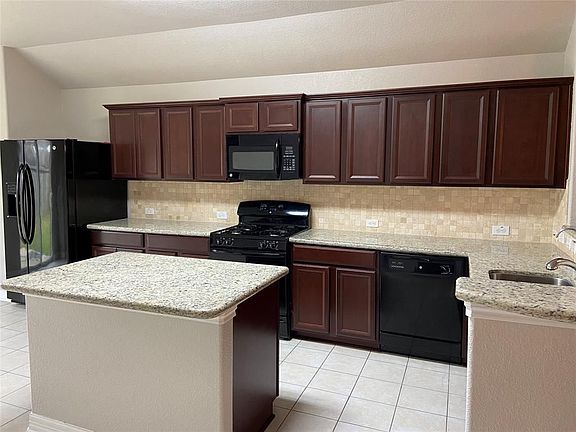 3rd image of 18319 Cimmaron Oak Ln