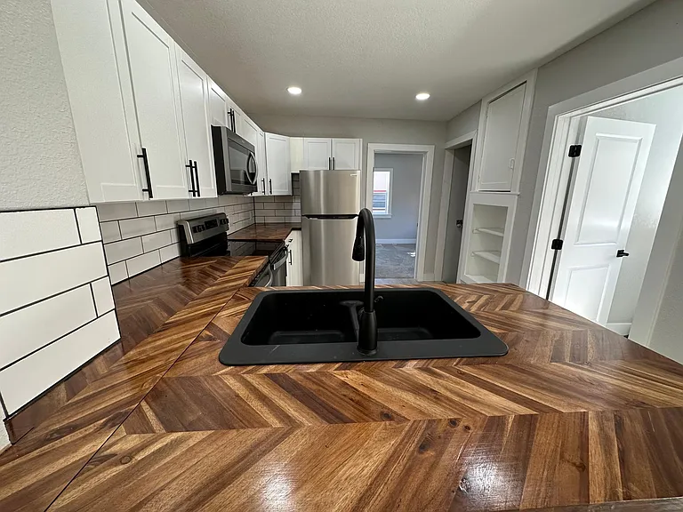 1822 N Grand Ave #1822 — Photo 2