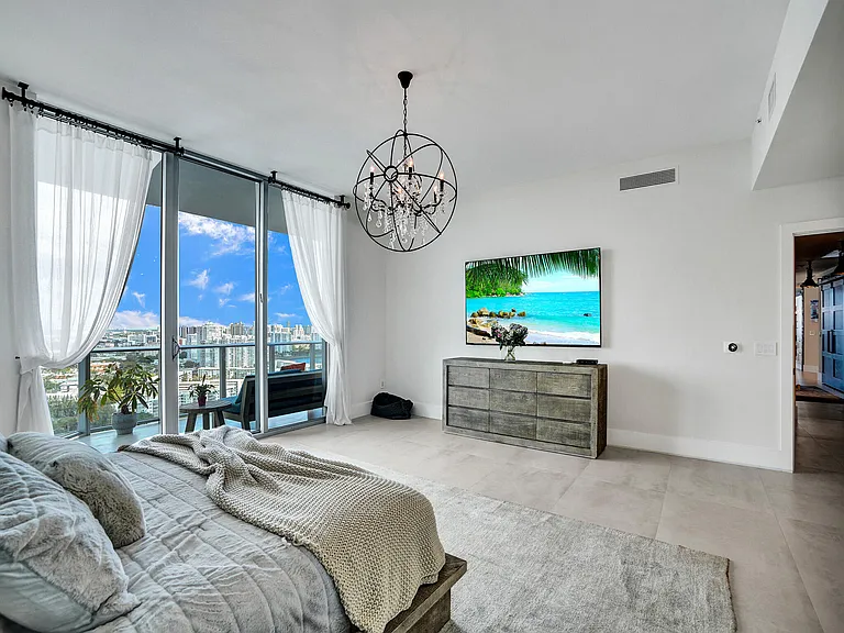 17301 Biscayne Blvd — Photo 42