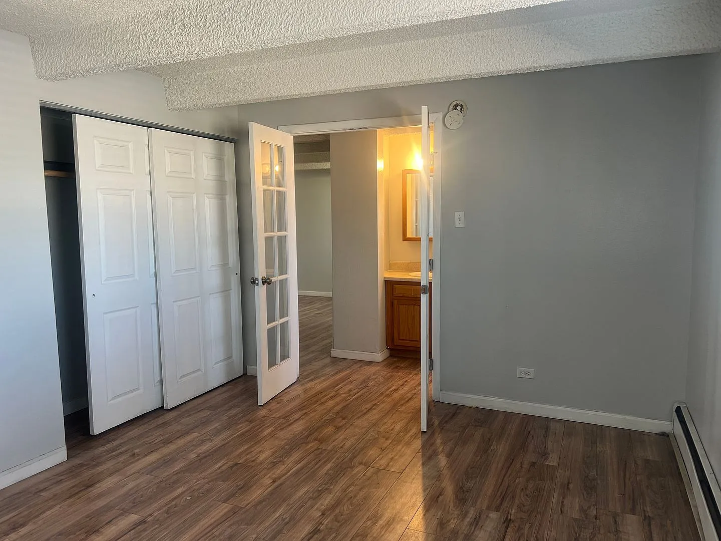 1 bedroom condo in Yosemite Court Condominiums! Available Now! — Photo 3