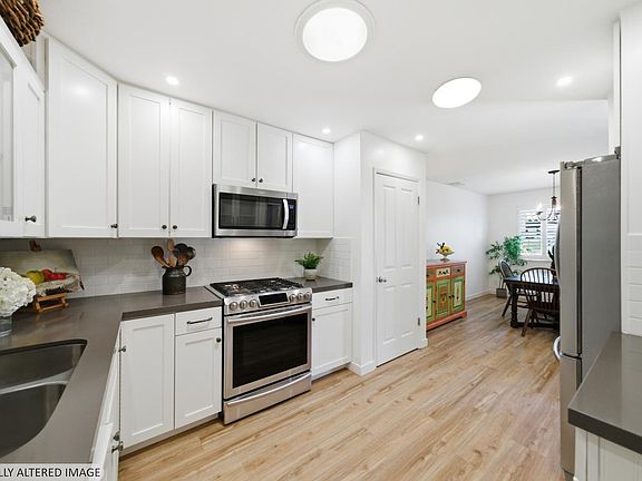 3rd image of 179 Vineyard Circle