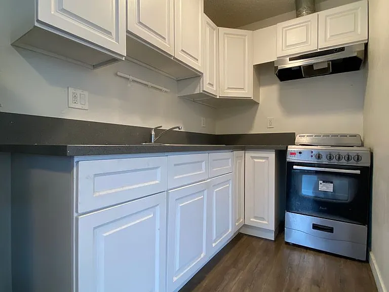981 Elden Ave #18 — Photo 1