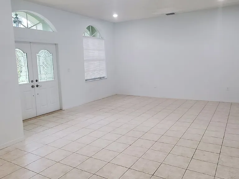 420 SE 23rd Ln — Photo 37