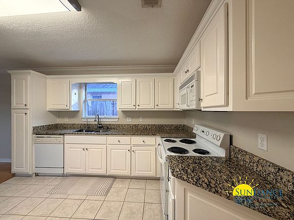 5th image of 811 Whitrock Ln