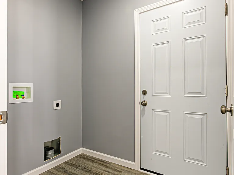 160 Shirley Blvd #B — Photo 4