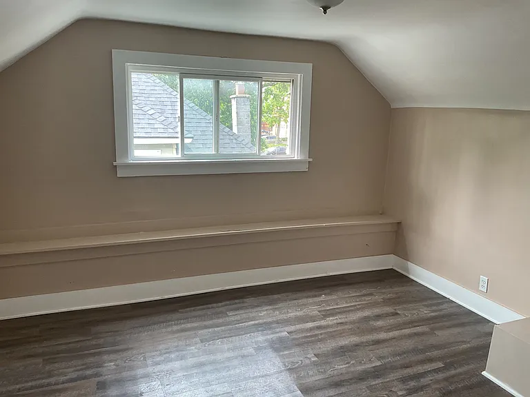 27 Diamond Ave SE #2 — Photo 2