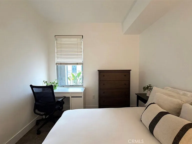 150 The Promenade N — Photo 9