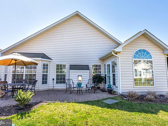 4th image of 706 Harmony Way
