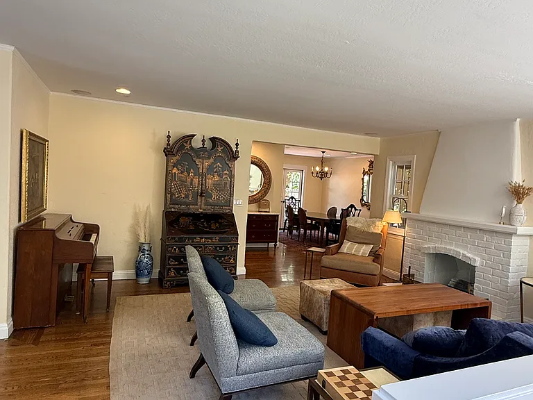 250 Manor Dr — Photo 6