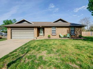 703 S Poplar St, Nixa, MO 65714