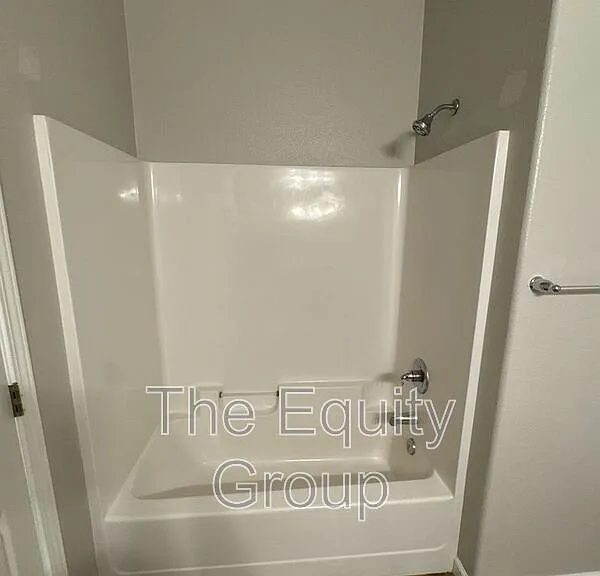 514 S Summit St #103 — Photo 9