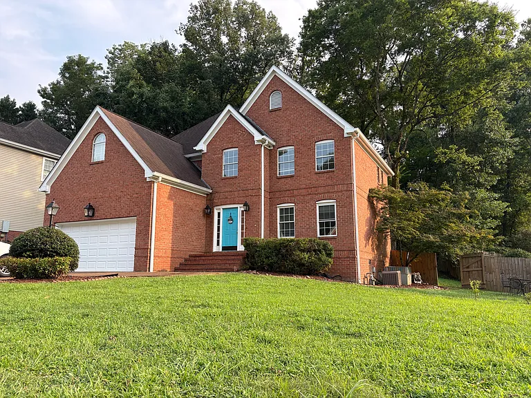 722 Creek Dr — Photo 3