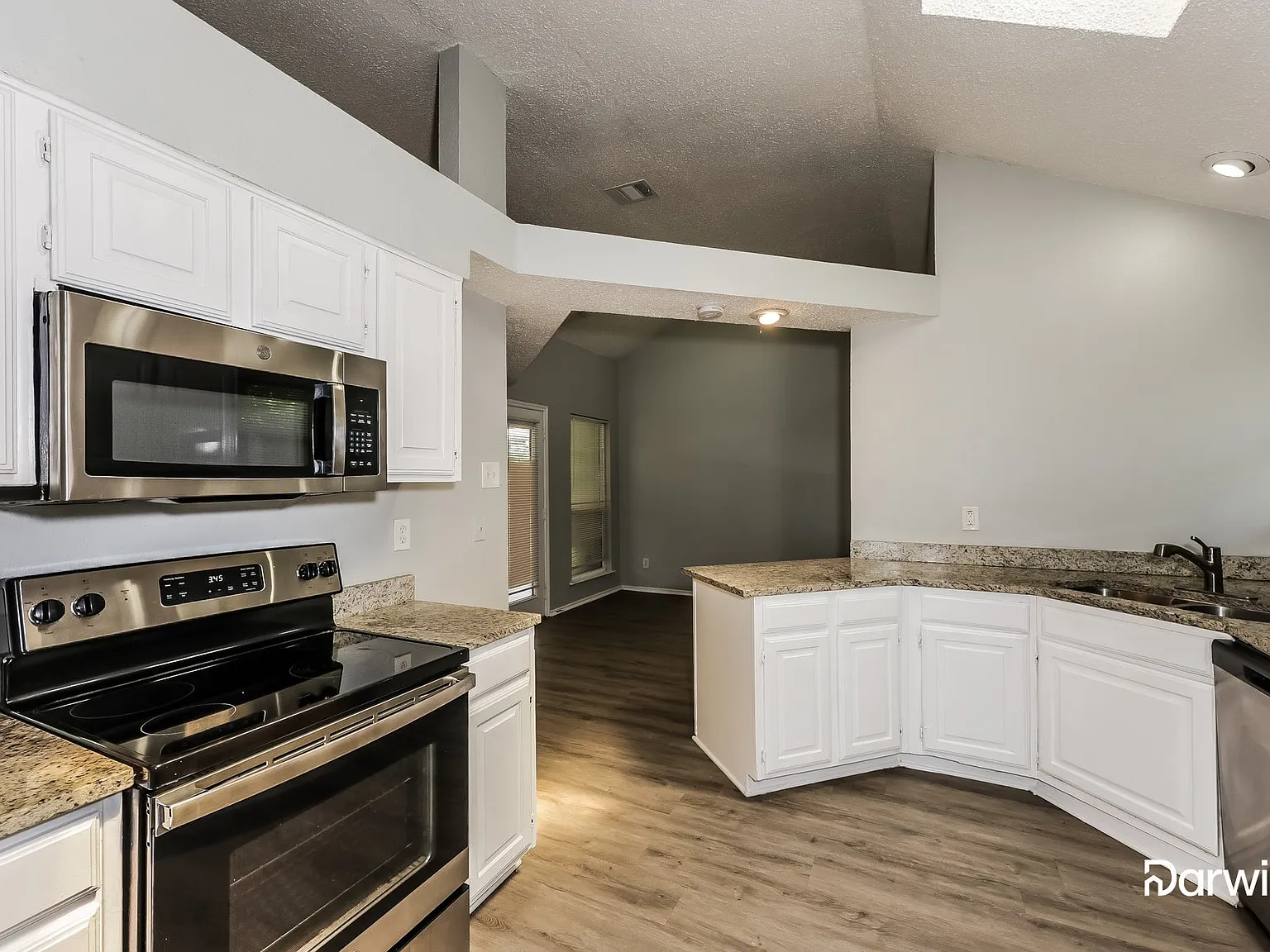 3 bed, 2.0 bath, 1943 sqft, $2,250 — Photo 4