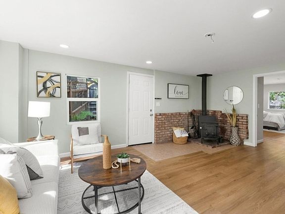 2nd image of 19046 Laurel Dr