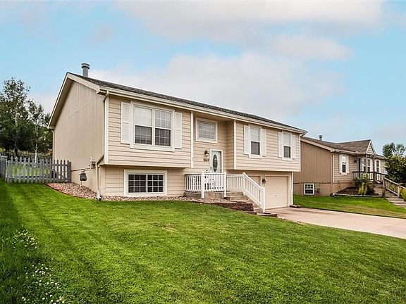 2nd image of 1869 Gates Dr W