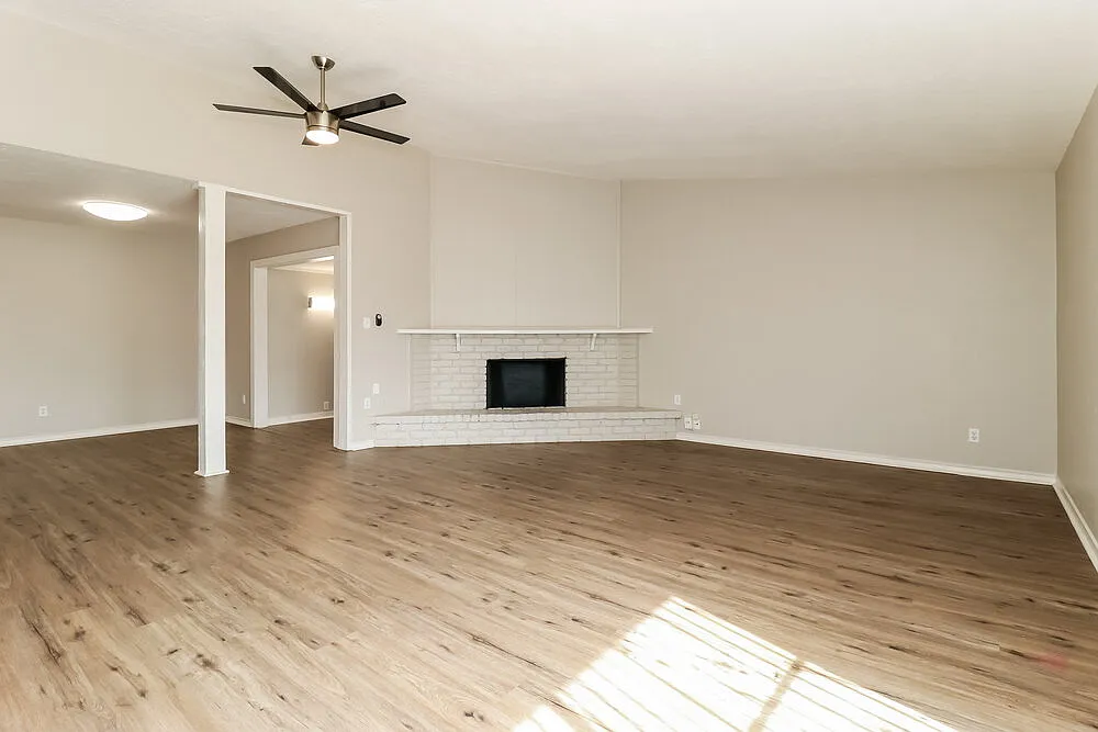 3 bed, 2.0 bath, 1499 sqft, $2,090 — Photo 4