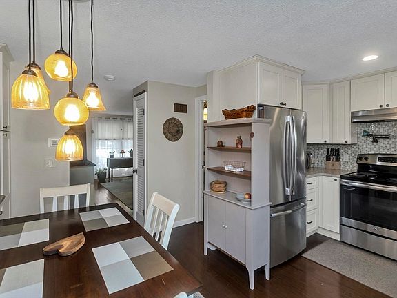 5th image of 70 Corey Colonial