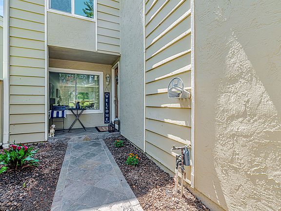 3rd image of 347 Kinross Dr