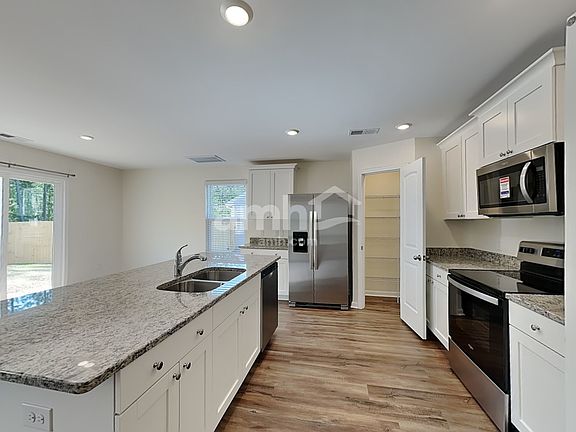 4th image of 1413 John Swann St