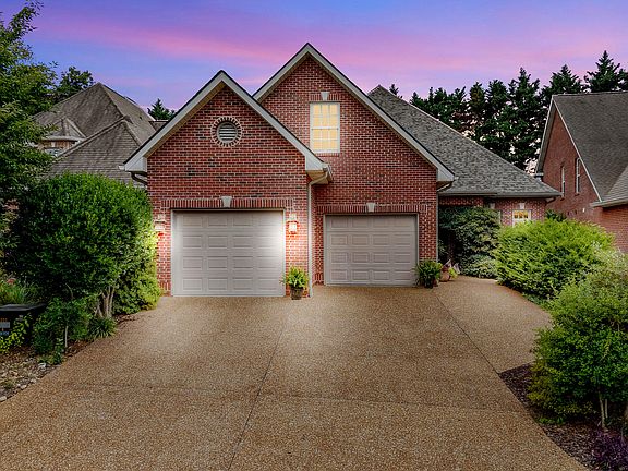 3rd image of 233 Savannah Park Dr