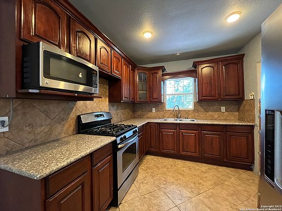 4th image of 407 E FRANCISCAN