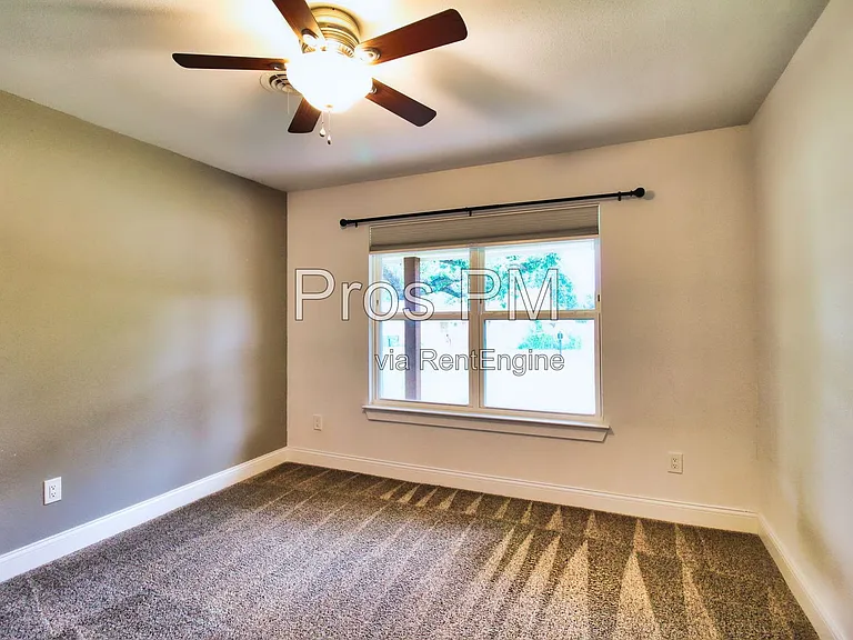 106 Joyce Dr — Photo 13