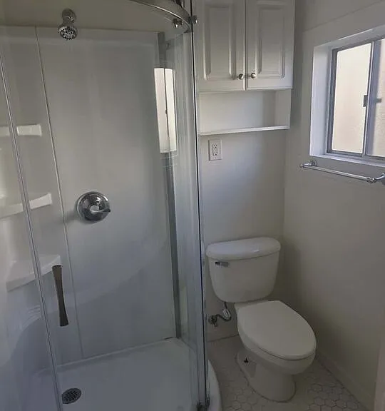 2122 N Hillhurst Ave — Photo 11