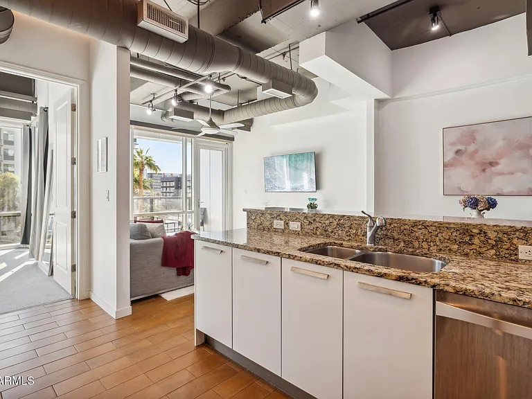 1 E Lexington Ave #302 — Photo 9