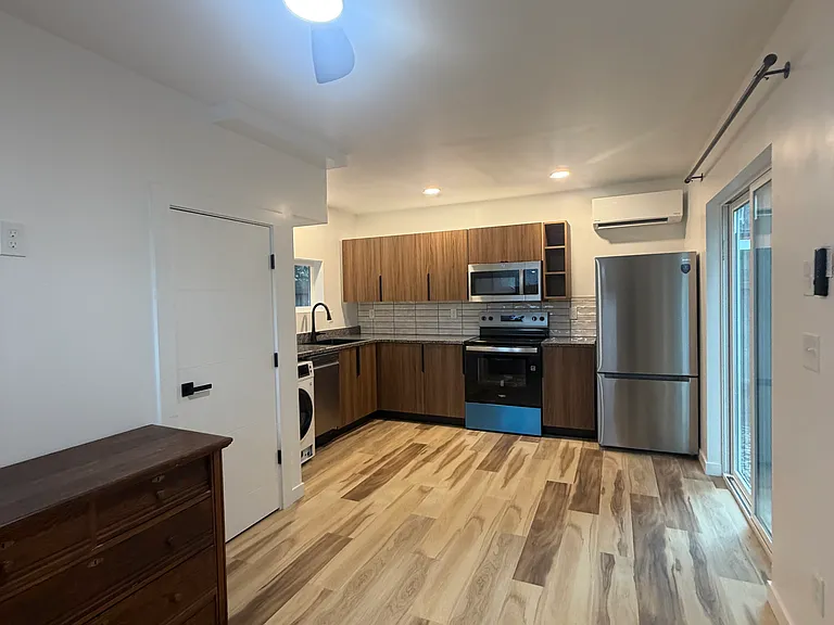 290 Monmouth Ave S — Photo 25