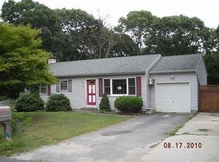 27 Forest Rd, Centereach, NY 11720