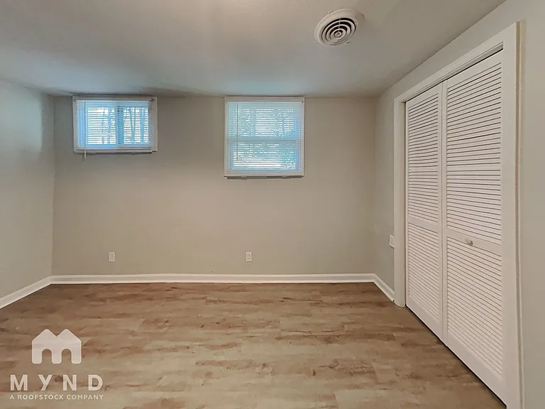 137 Roebuck Dr — Photo 16