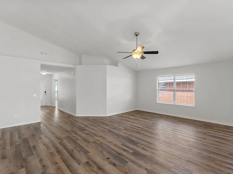 28 Easton St — Photo 8