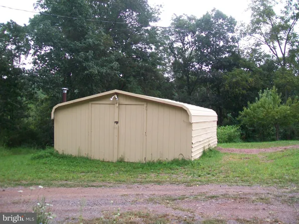 1442 Feller Dr, Levels, WV 25431