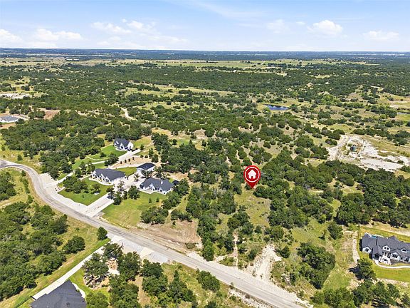 3rd image of 4017 Fall Creek Dr