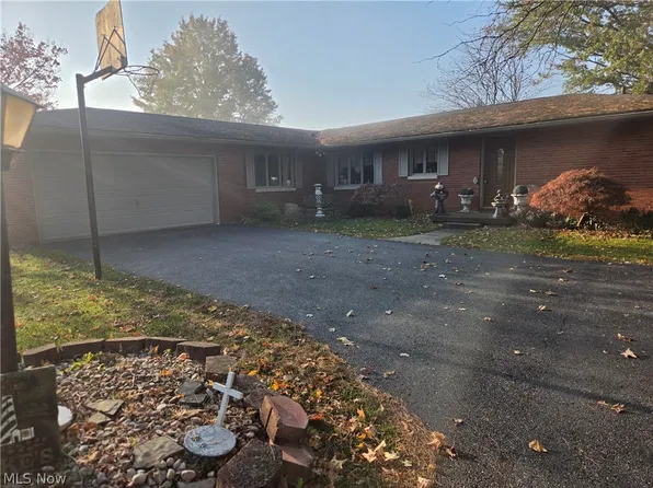 10560 Laurens Dr NE, Bolivar, OH 44612