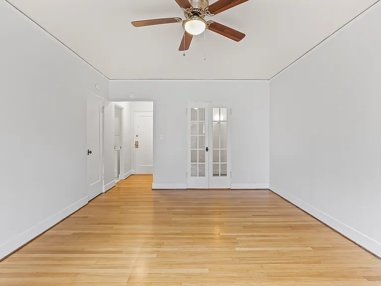 2128 SE Hawthorne Blvd - Caldwell Apartments — Photo 13