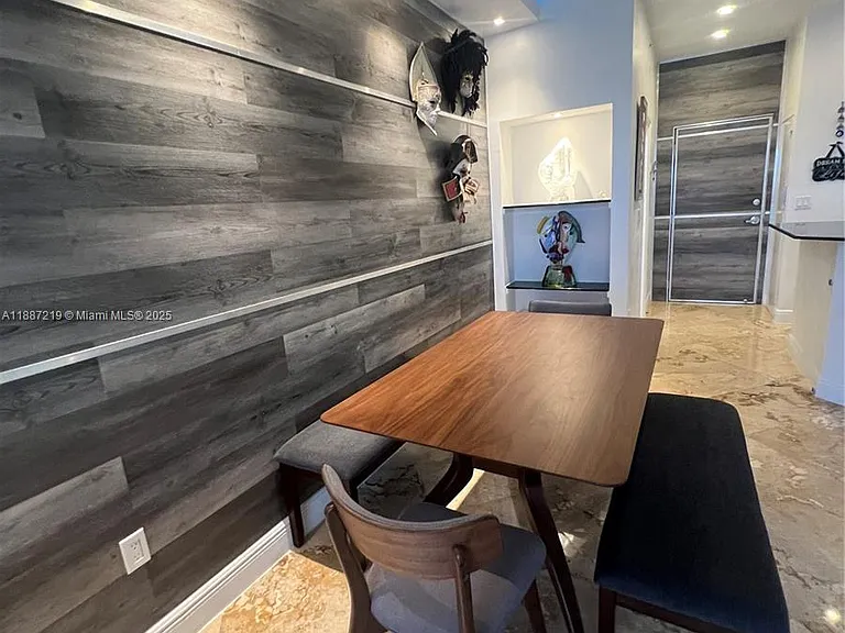 6917 Collins Ave — Photo 27