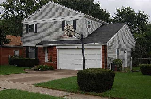 2nd image of 2438 Ridgeway Dr