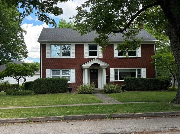 221 S Tompkins St, Howell, MI 48843