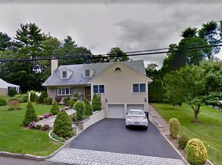 41 Interlaken Dr, Eastchester, NY 10709