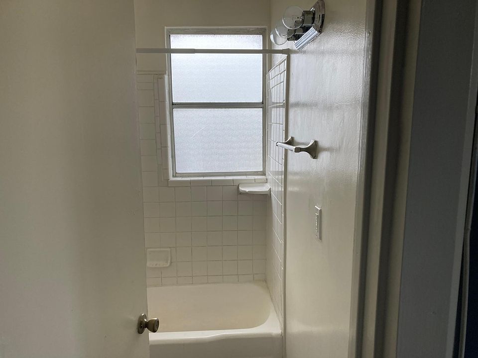 1st image of 120 Westminster Ave APT 19