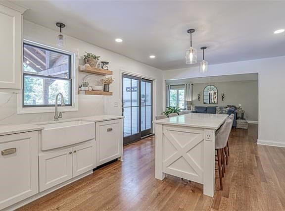 3rd image of 15282 Monrovia St
