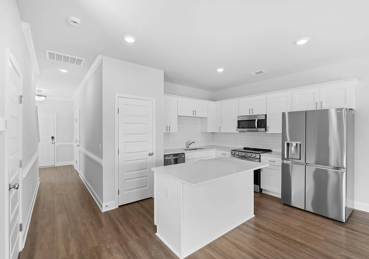 Woodford Station - 2 Bedroom - Available Decmber 2026! — Photo 2