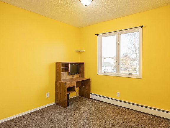 5th image of 108 Maple Dr Unit A