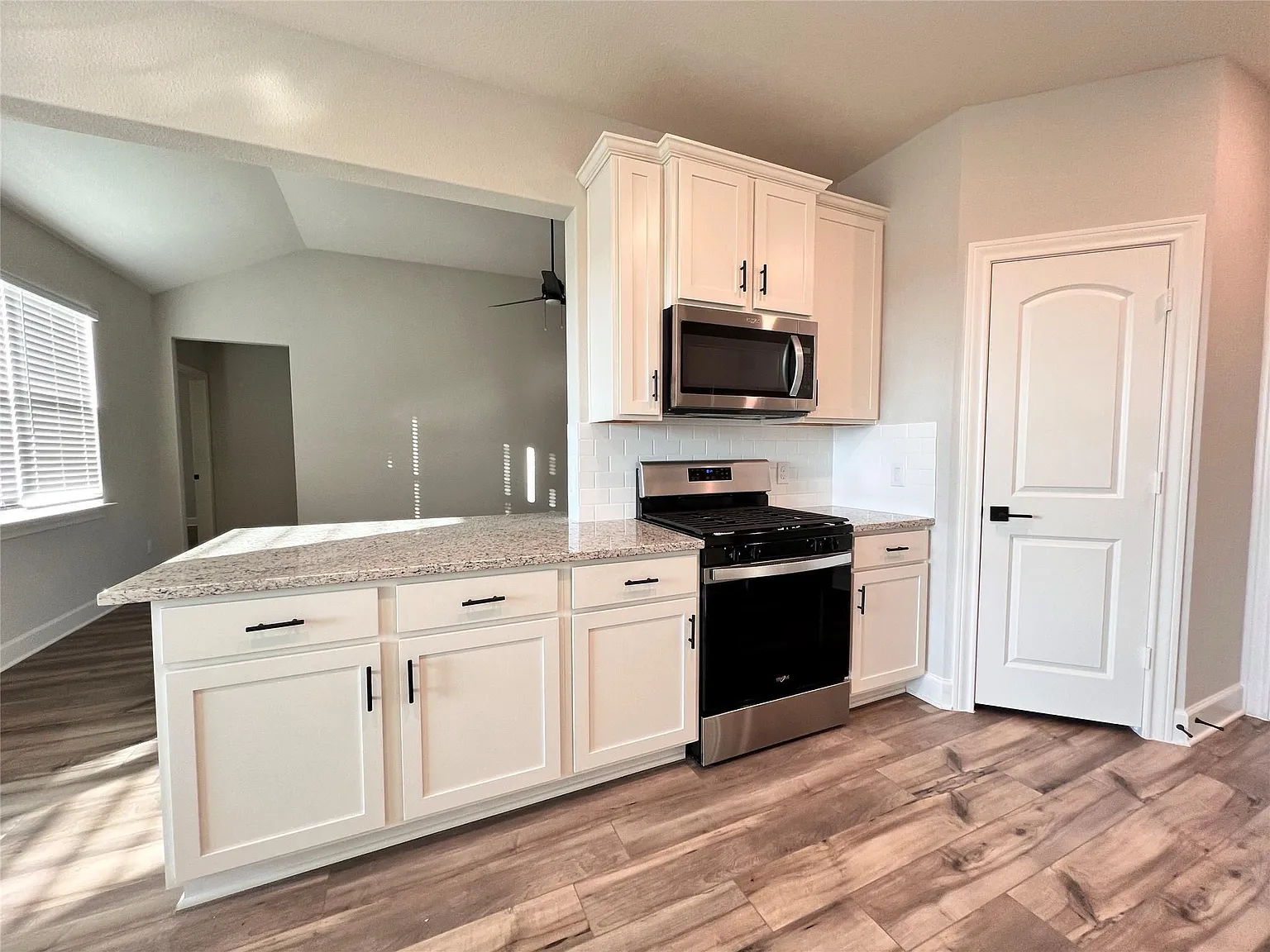 3 bed, 1649 sqft, $1,950 — Photo 3