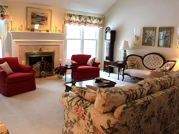 5th image of 251 Manor Brook Dr