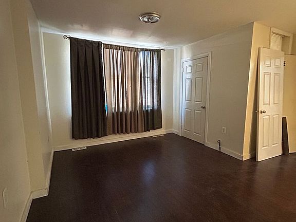 5th image of 52 N 18th St