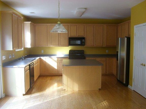 4th image of 520 Collingsworth Ln