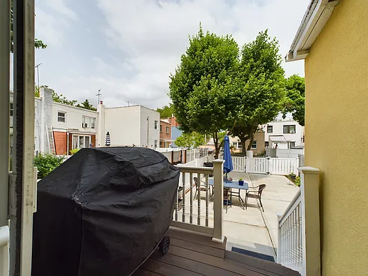 Rented by Bouklis Group | media 27