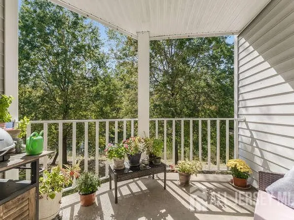 18 Sheffield Ct, North Brunswick, NJ 08902